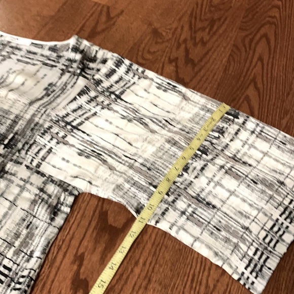 Natori women’s loungewear blk / wht  linear pattern, wide 3/4 sleeves. - Picture 9 of 10